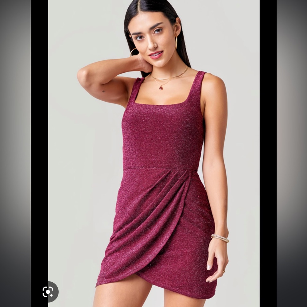 BNWT Francesca’s Maroon Glitter Tulip Dress Size M